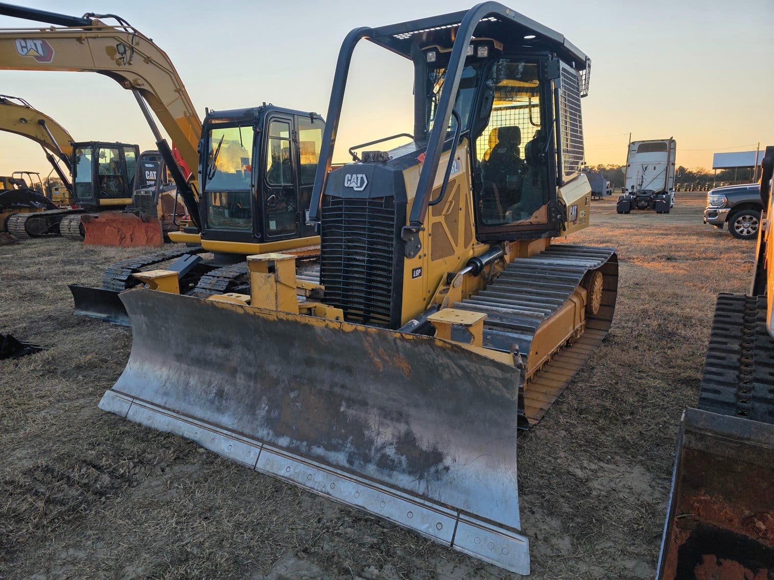 Caterpillar D2 LGP Equipment Image0