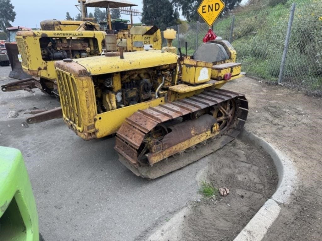Caterpillar D2 Equipment Image0