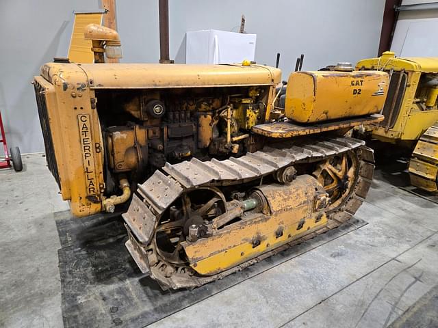 Image of Caterpillar D2 equipment image 4