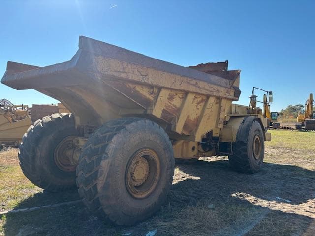 Image of Caterpillar D25C equipment image 3