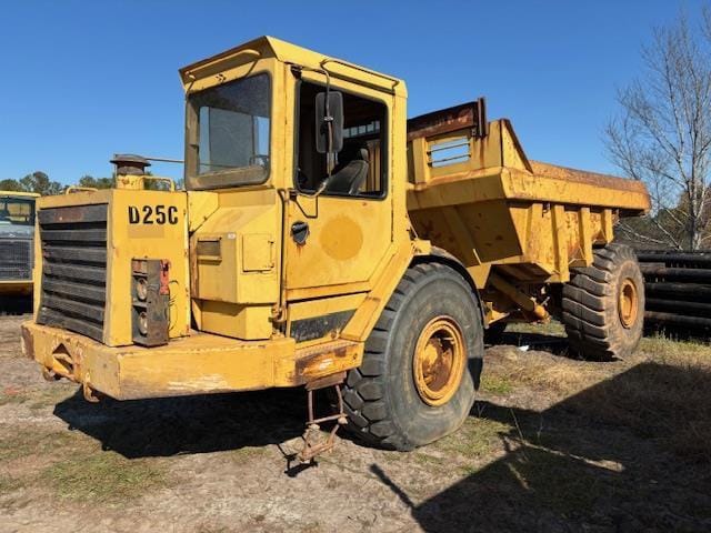 Caterpillar D25C Equipment Image0