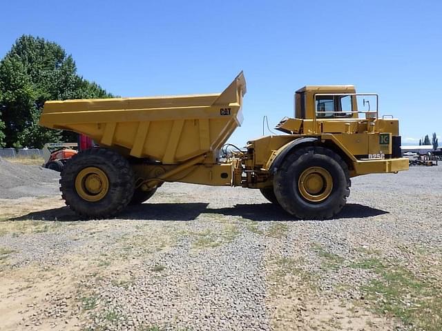 Image of Caterpillar D25C equipment image 2