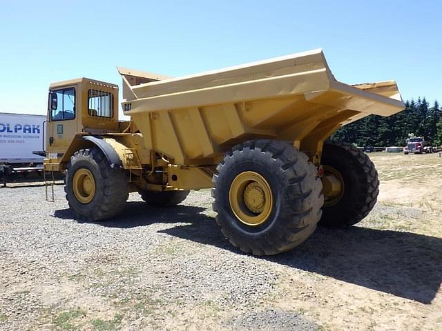 Image of Caterpillar D25C equipment image 4