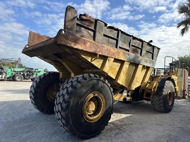 Image of Caterpillar D25D equipment image 4