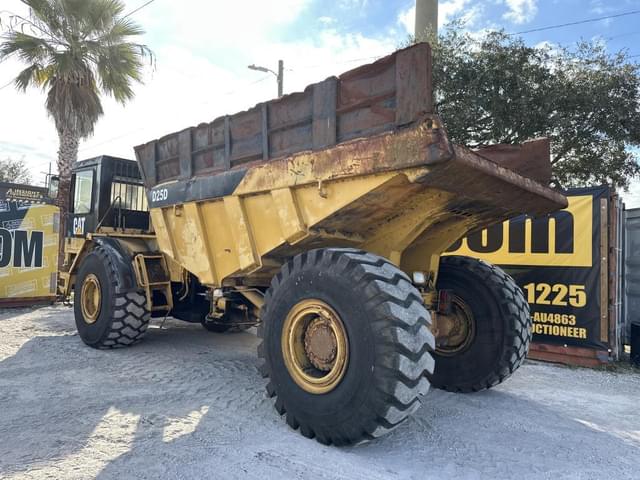 Image of Caterpillar D25D equipment image 3