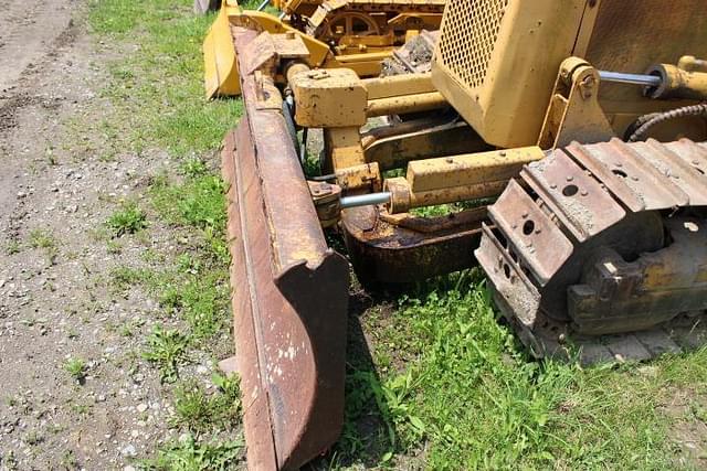 Image of Caterpillar D3 equipment image 3