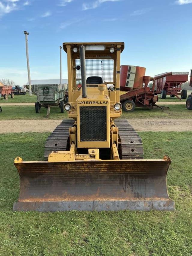 Image of Caterpillar D3 equipment image 2