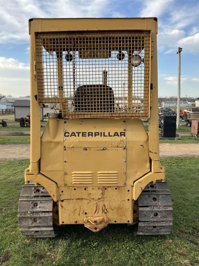 Image of Caterpillar D3 equipment image 4