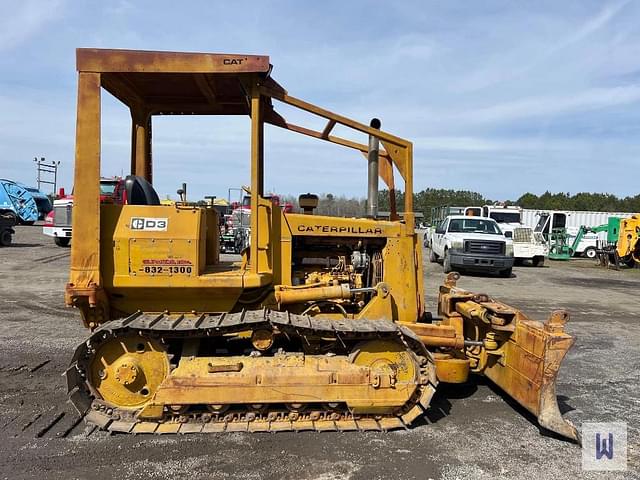 Image of Caterpillar D3 equipment image 4