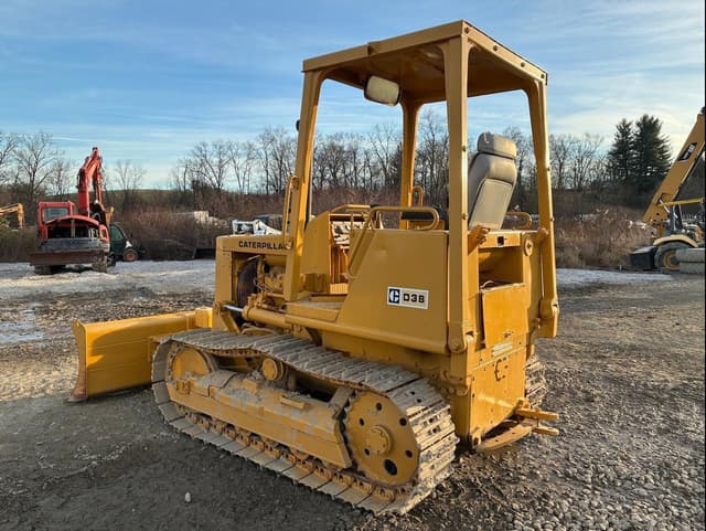 Image of Caterpillar D3B equipment image 4