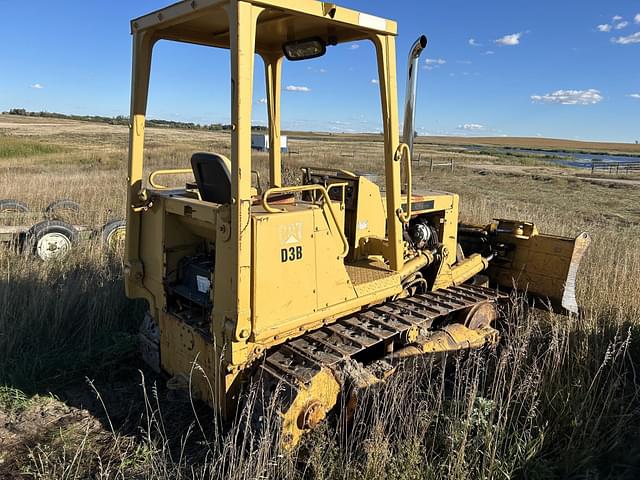 Image of Caterpillar D3B equipment image 4