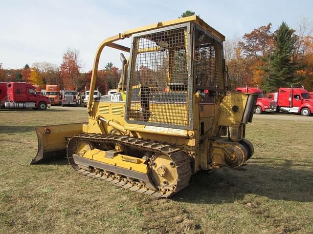 Image of Caterpillar D3C equipment image 2