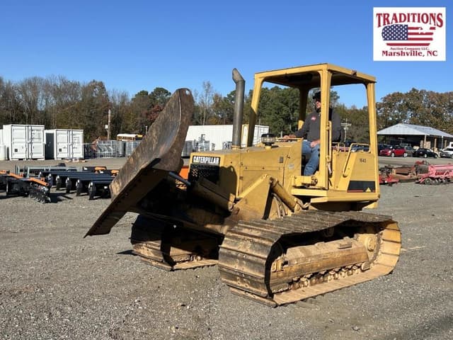 Image of Caterpillar D3C equipment image 4