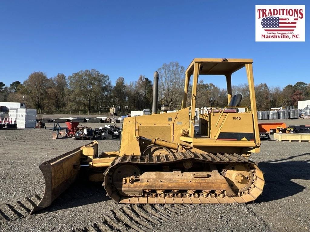 Caterpillar D3C Equipment Image0