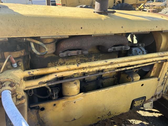 Image of Caterpillar D4 equipment image 4