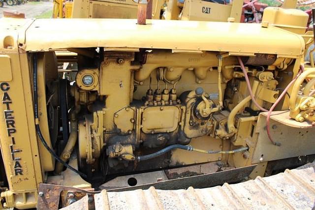 Image of Caterpillar D4 equipment image 4
