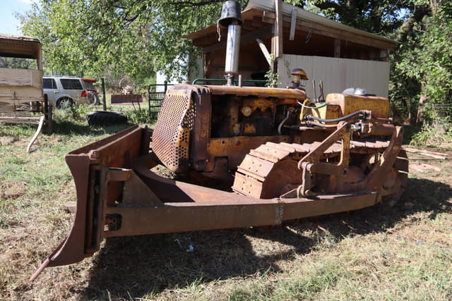 Image of Caterpillar D4 equipment image 2