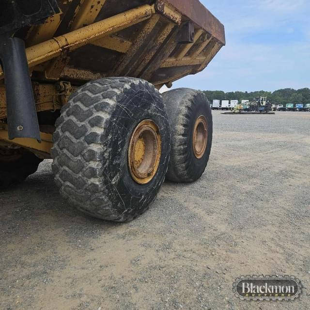 Image of Caterpillar D400E equipment image 2