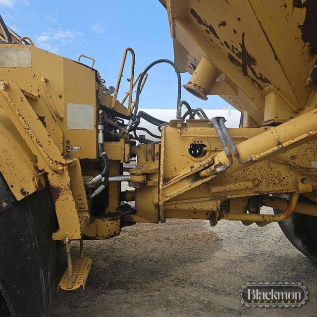 Image of Caterpillar D400E equipment image 4