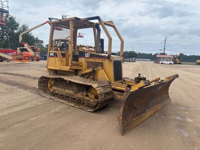 Image of Caterpillar D4C equipment image 1