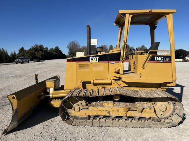 Image of Caterpillar D4C LGP Series III equipment image 1