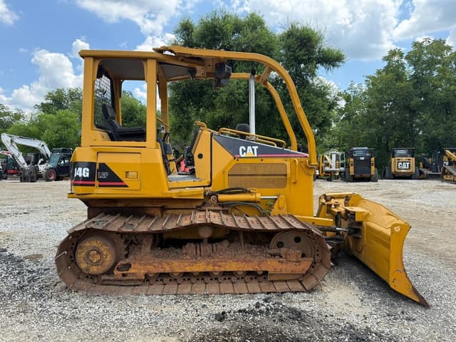 Image of Caterpillar D4G equipment image 4