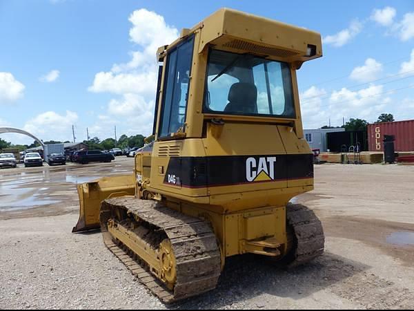 Image of Caterpillar D4GXL equipment image 3