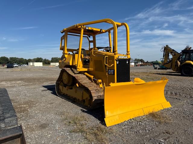 Image of Caterpillar D4H equipment image 2