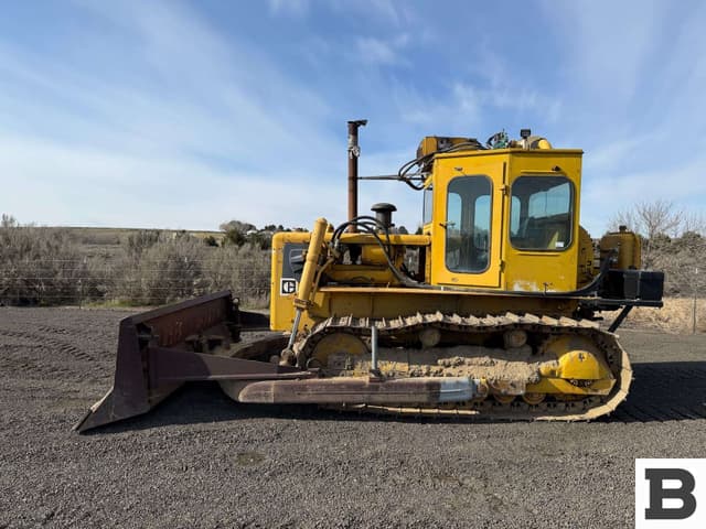 Image of Caterpillar D5 equipment image 2