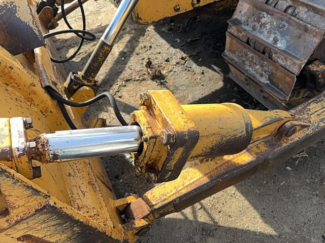 Image of Caterpillar D5 equipment image 4