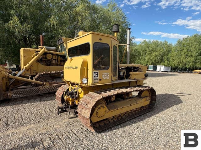 Image of Caterpillar D5 equipment image 3