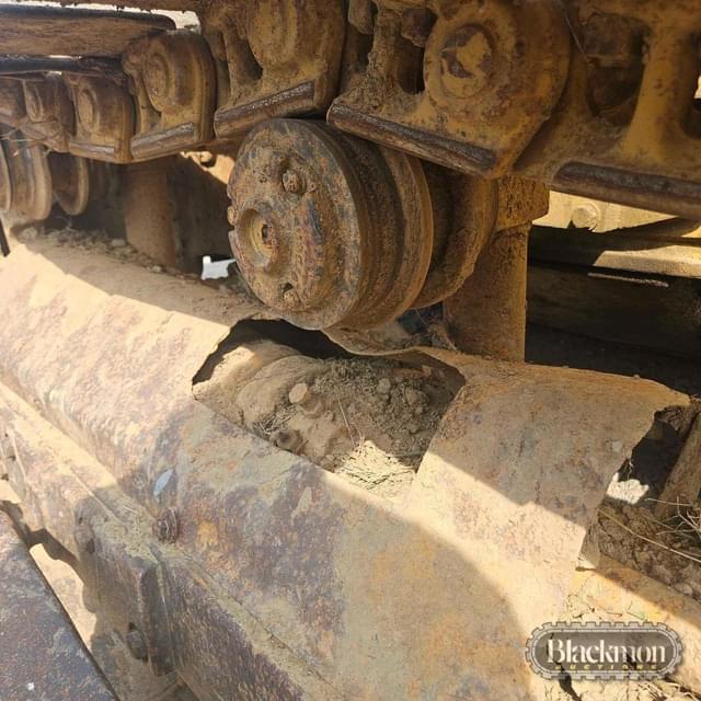 Image of Caterpillar D5 equipment image 2