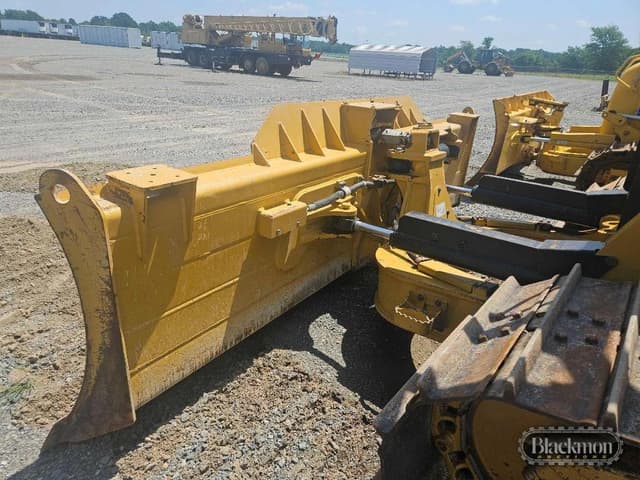 Image of Caterpillar D5 equipment image 2