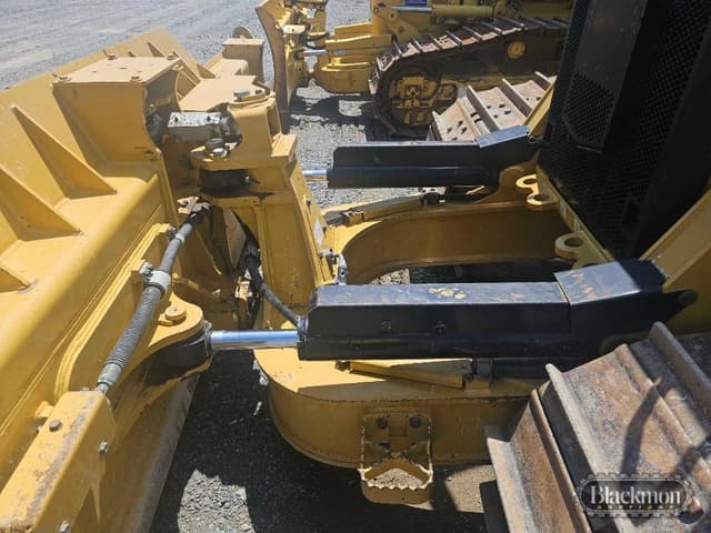 Image of Caterpillar D5 equipment image 3