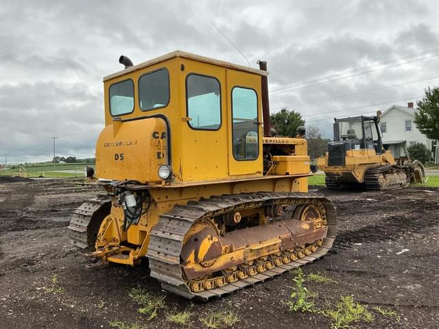 Image of Caterpillar D5 equipment image 4