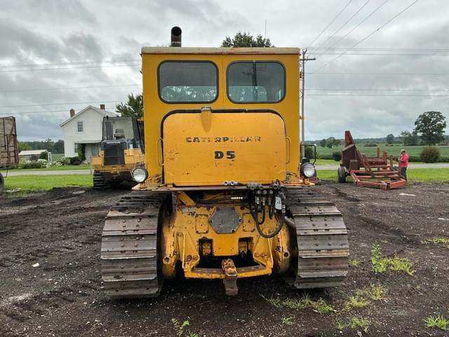 Image of Caterpillar D5 equipment image 3