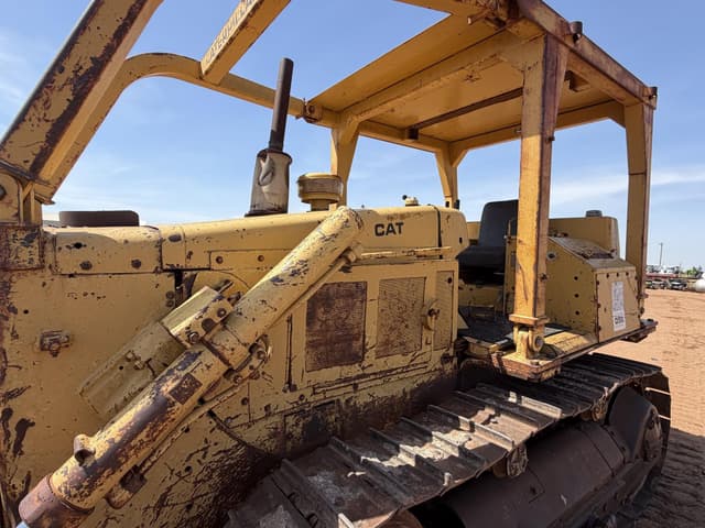 Image of Caterpillar D5B equipment image 2