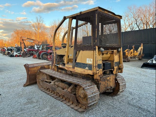 Image of Caterpillar D5C equipment image 4