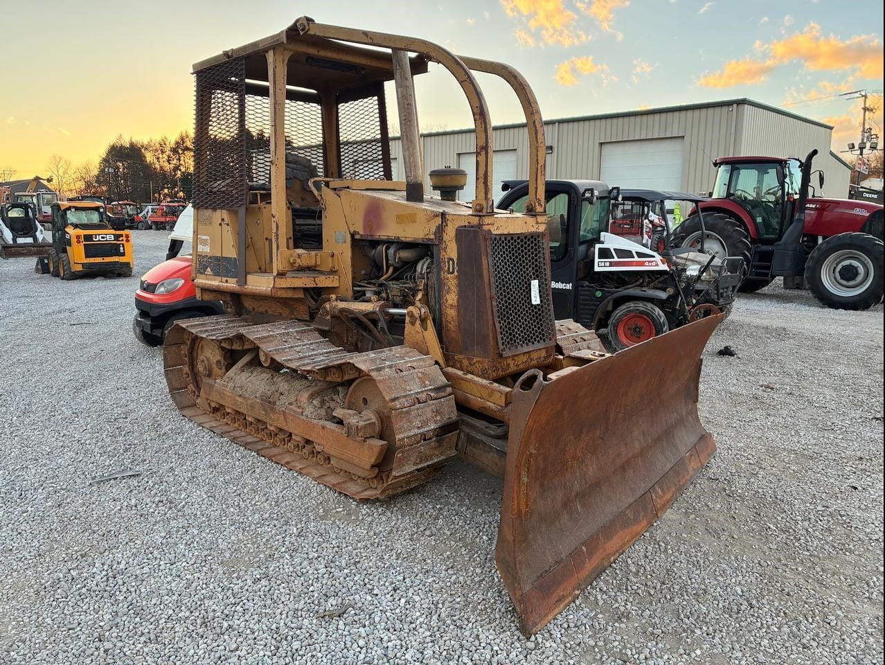 Caterpillar D5C Equipment Image0