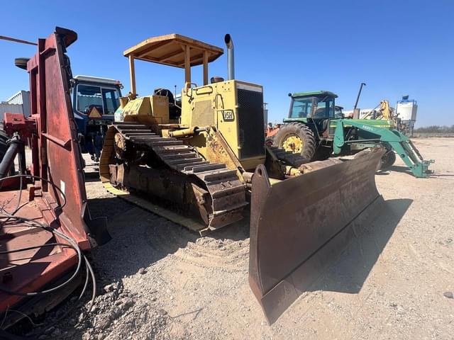 Image of Caterpillar D5H equipment image 2