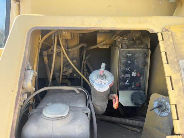 Image of Caterpillar D5HXL equipment image 2