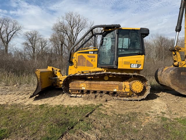 Image of Caterpillar D5K equipment image 2