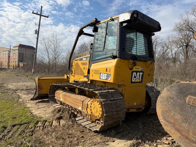 Image of Caterpillar D5K equipment image 3