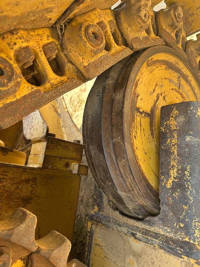 Image of Caterpillar D5M equipment image 4