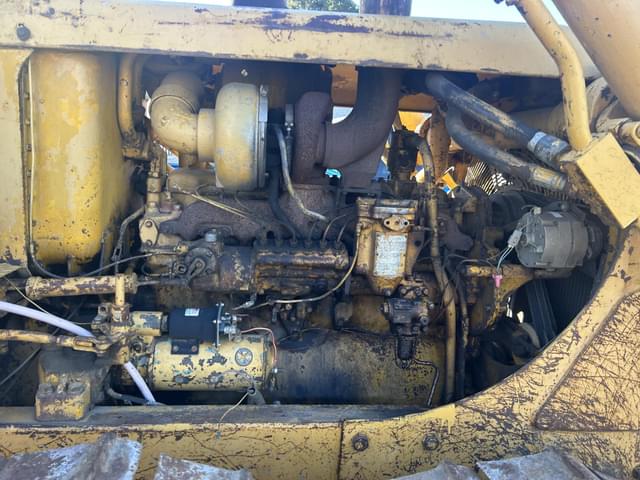 Image of Caterpillar D6 equipment image 2