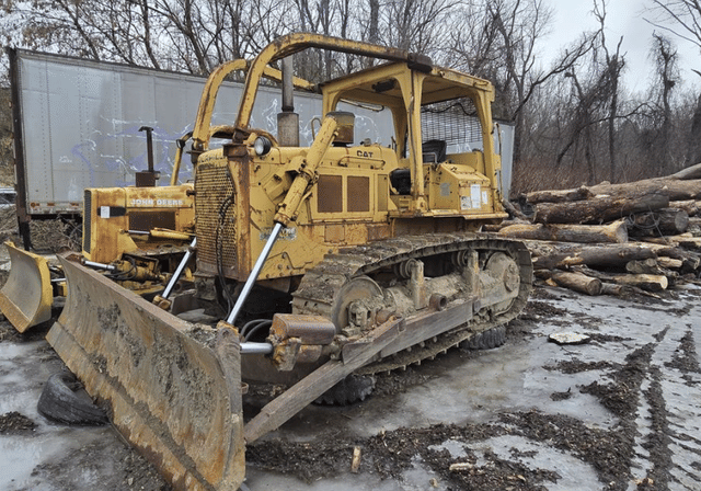 Image of Caterpillar D6 equipment image 1