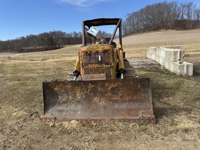 Image of Caterpillar D6 equipment image 1