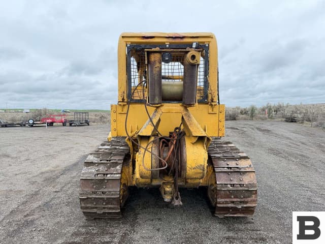 Image of Caterpillar D6 equipment image 3