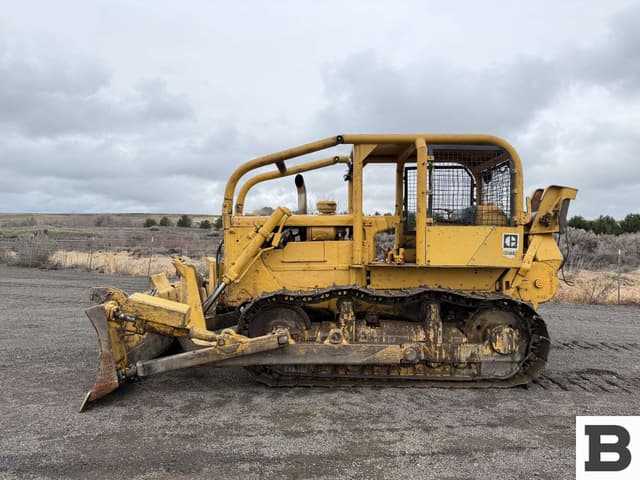 Image of Caterpillar D6 equipment image 1