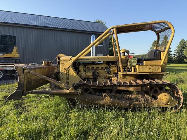 Image of Caterpillar D6 equipment image 1